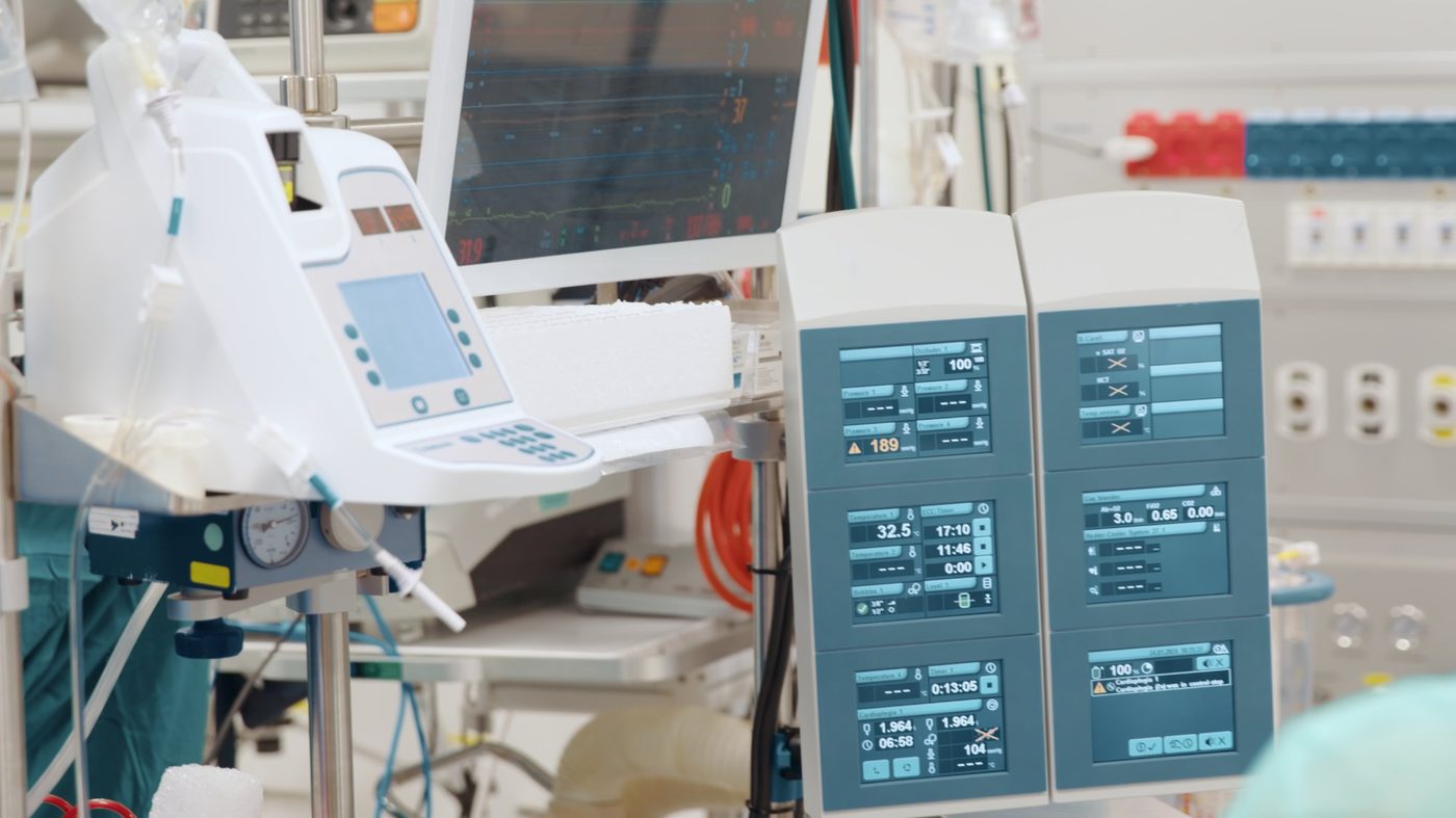 Medical equipment with LCDs